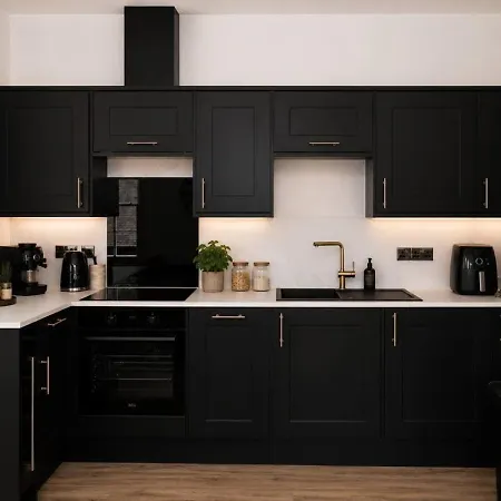 Minister Penthouse By Furnished Races, Access Close To Train Station