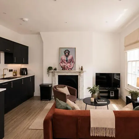 Minister Penthouse By Furnished Races, Access Close To Train Station