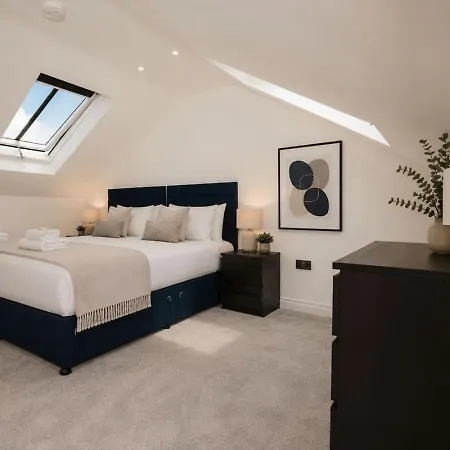 Minister Penthouse By Furnished Races, Access Close To Train Station Apartamento York