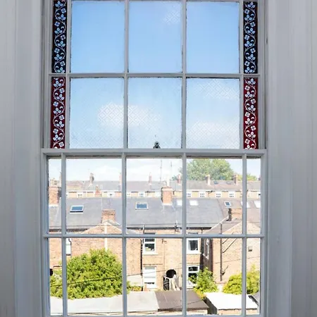 Minister Penthouse By Furnished Races, Access Close To Train Station *