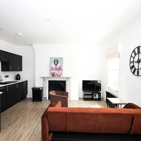 Minister Penthouse By Furnished Races, Access Close To Train Station Apartamento